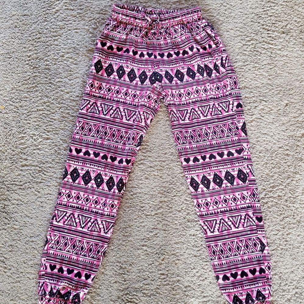 Pink, white and black designed leggings
